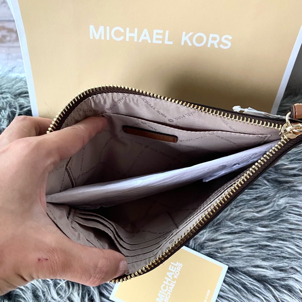 NWT authentic MK signature monogram wristlet brown - Picture 5 of 5